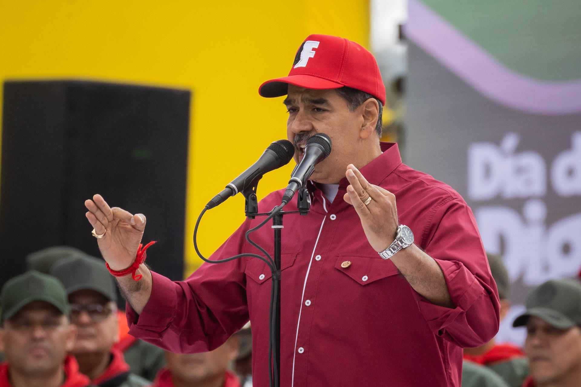 Maduro dice que enviará un avión y otro llegará a Venezuela con migrantes
