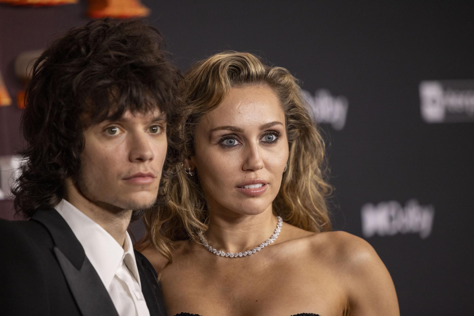 Miley Cyrus se compromete con el músico Maxx Morando, según People