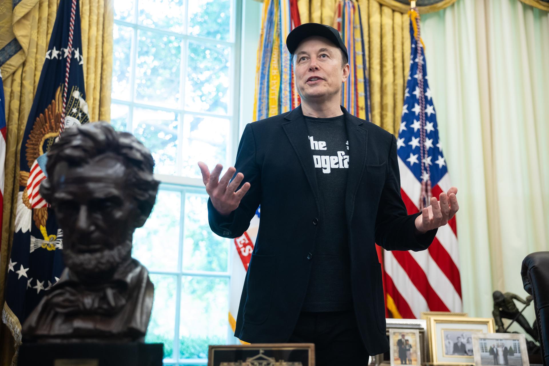 Elon Musk niega que la IA Grok genere imágenes de menores desnudos