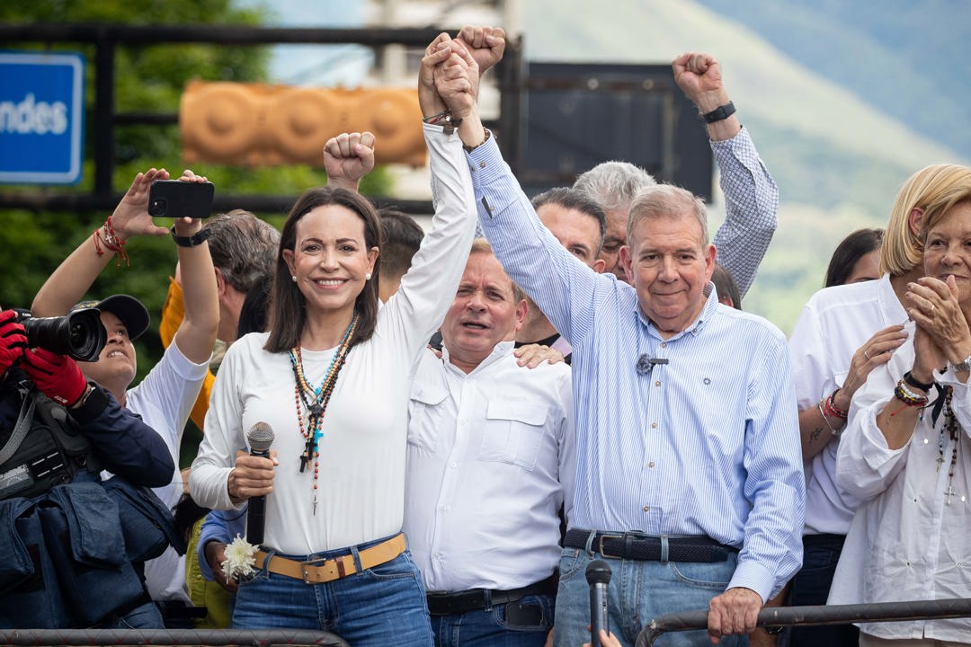 Machado pide estar atentos a transición en Venezuela y dice que González debe asumir poder
