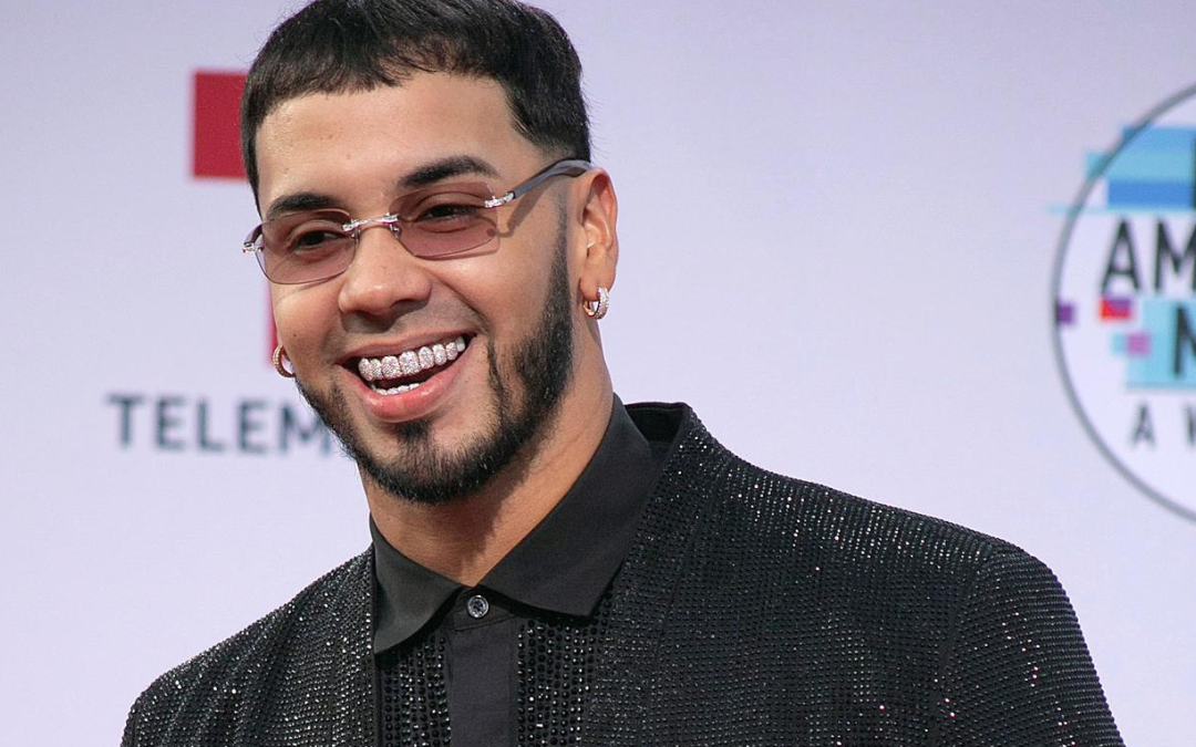 El reguetonero Anuel AA visita a Trump en su casa y llama de nuevo a votar por él