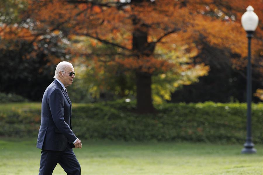 Biden mantiene un perfil bajo mientras Estados Unidos elige a su sucesor
