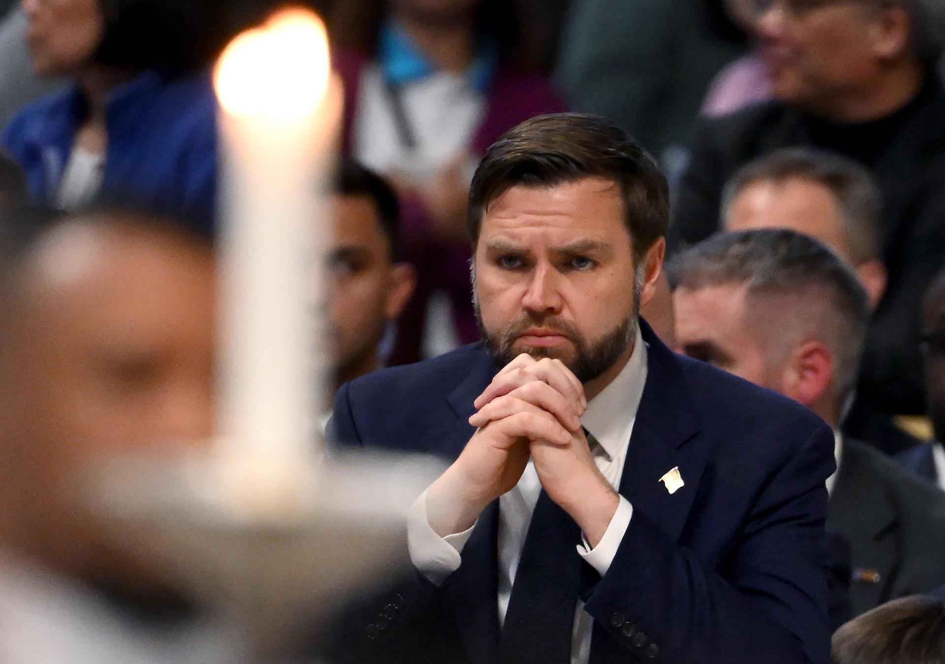 JD Vance dice que fue «bastante loco» reunirse con el papa horas antes de su muerte