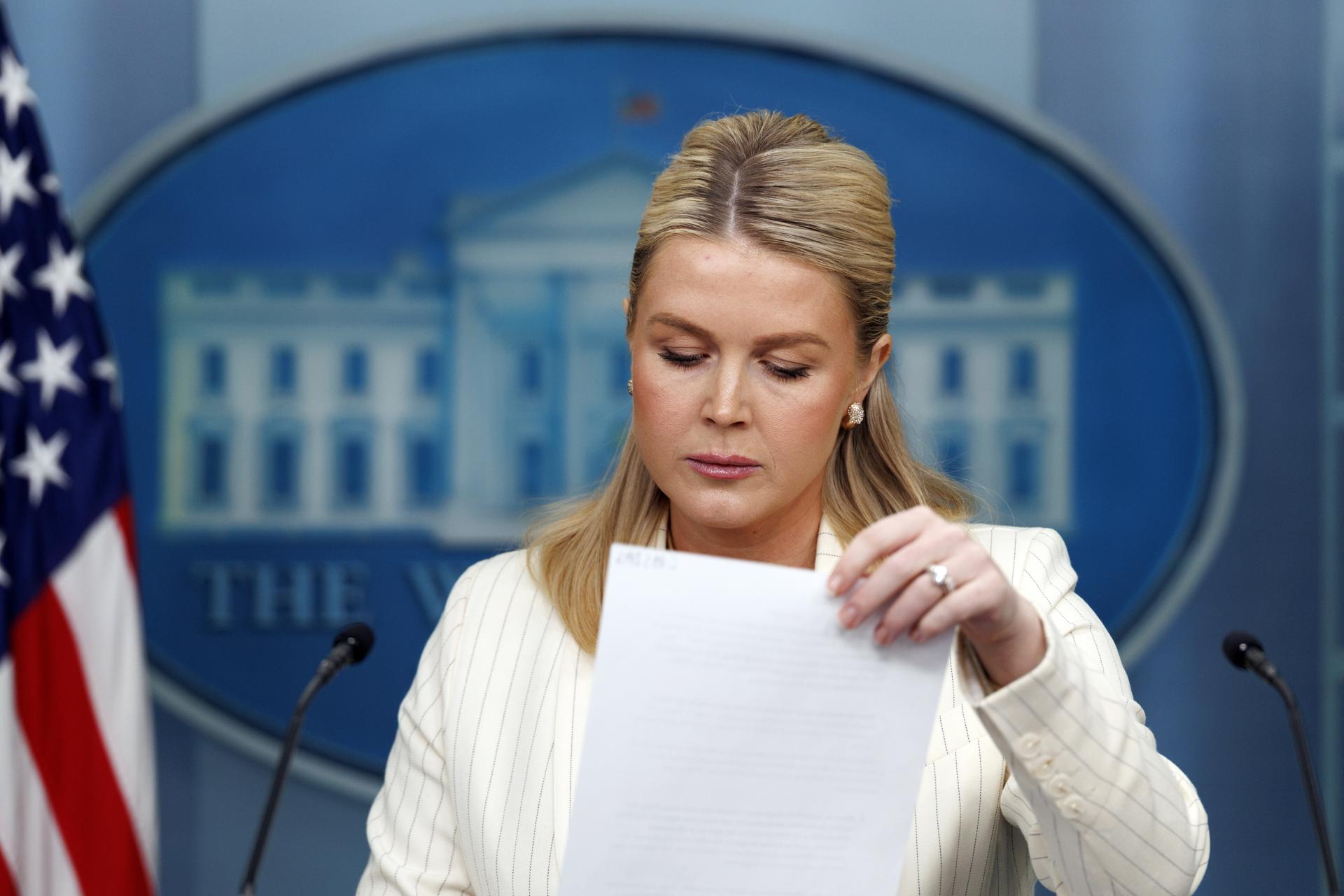 Casa Blanca insiste en que Trump rompió con Epstein pero no aclara si conocía sus delitos