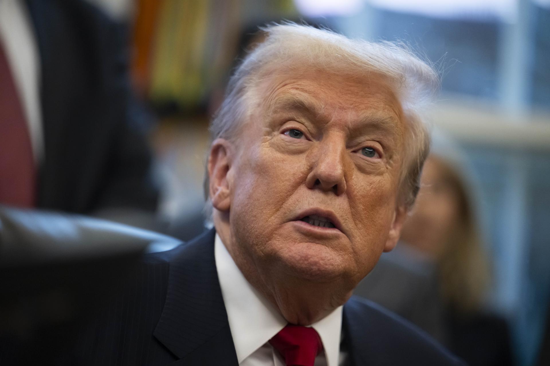Donald Trump acusa a los demócratas de «desviar la atención» con el caso Epstein y difundir bulos