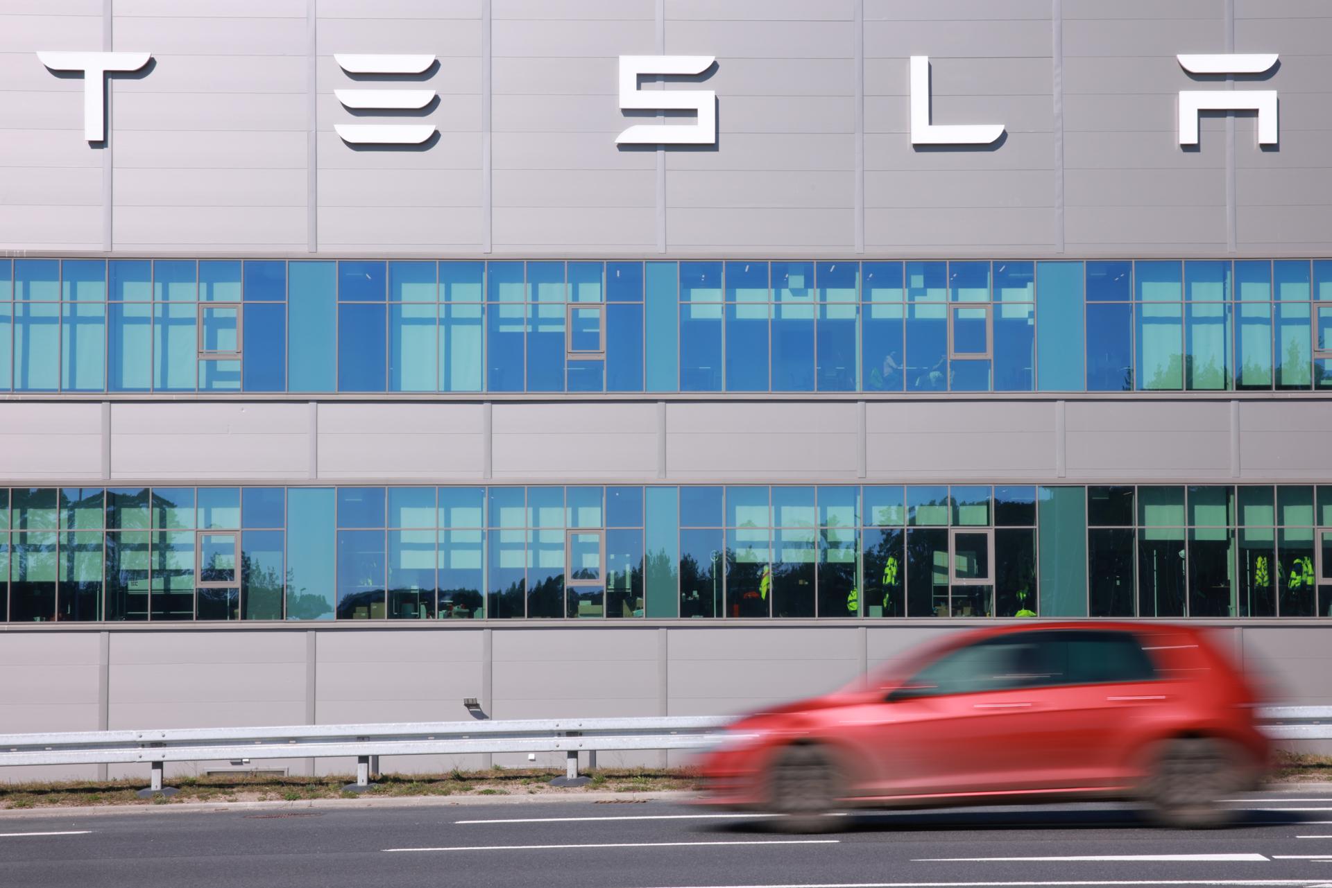 Trump planea vender el Tesla que compró a Musk, según la Casa Blanca