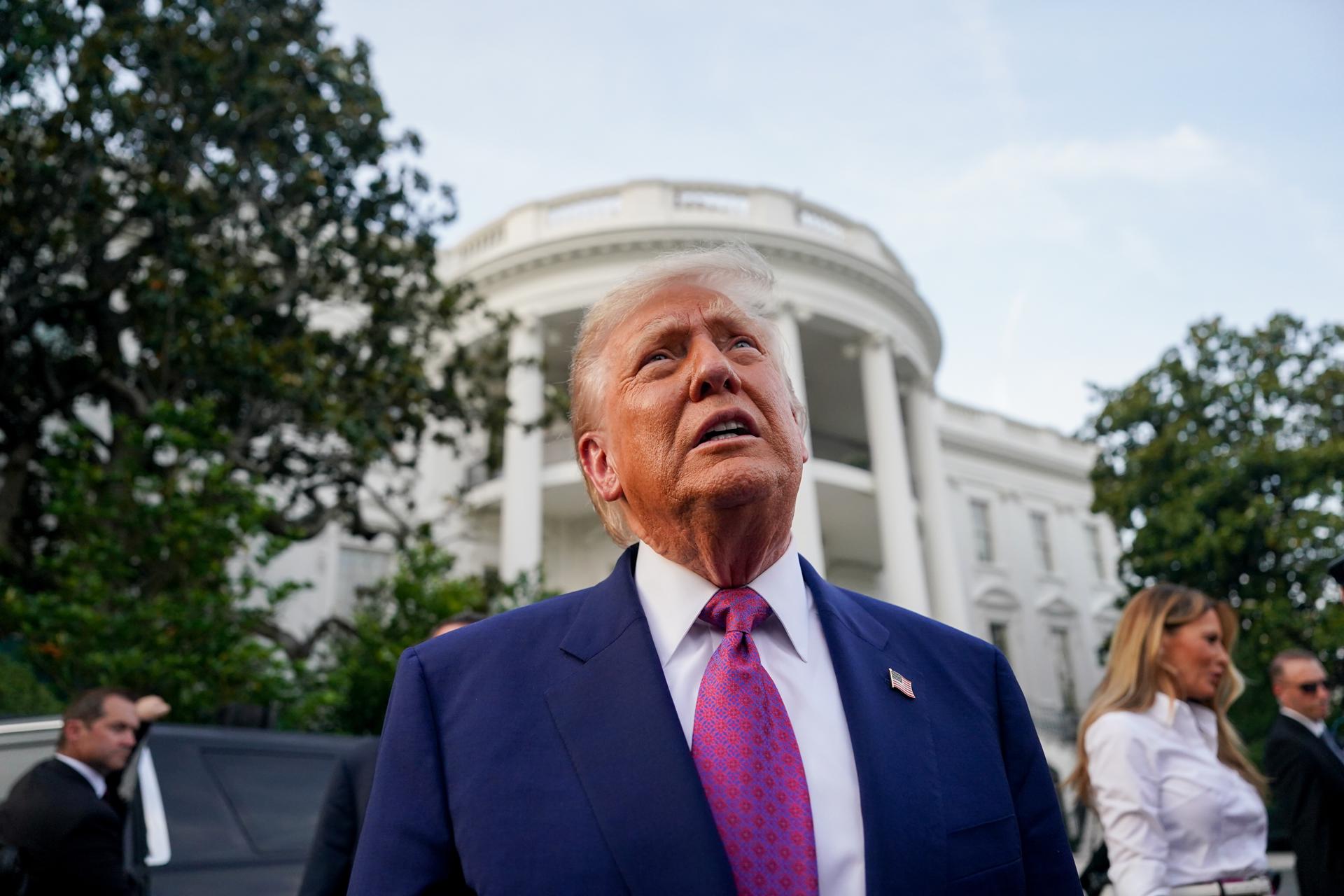 Donald Trump llama «héroes» a funcionarios que ejecutan las redadas a discreción contra migrantes