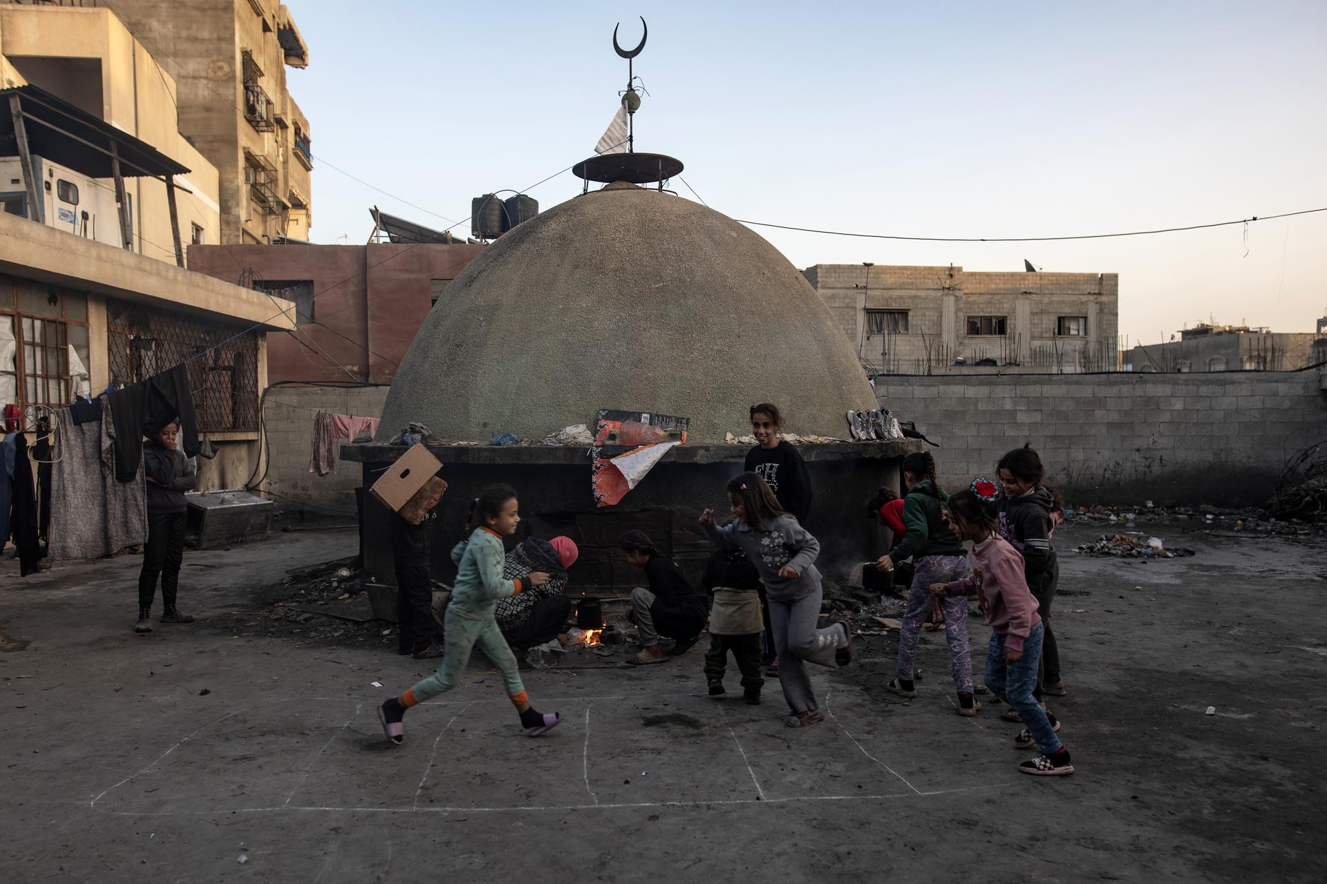 Hay comida en Gaza, pero pocos pueden permitírsela: «Necesitamos que los precios bajen»