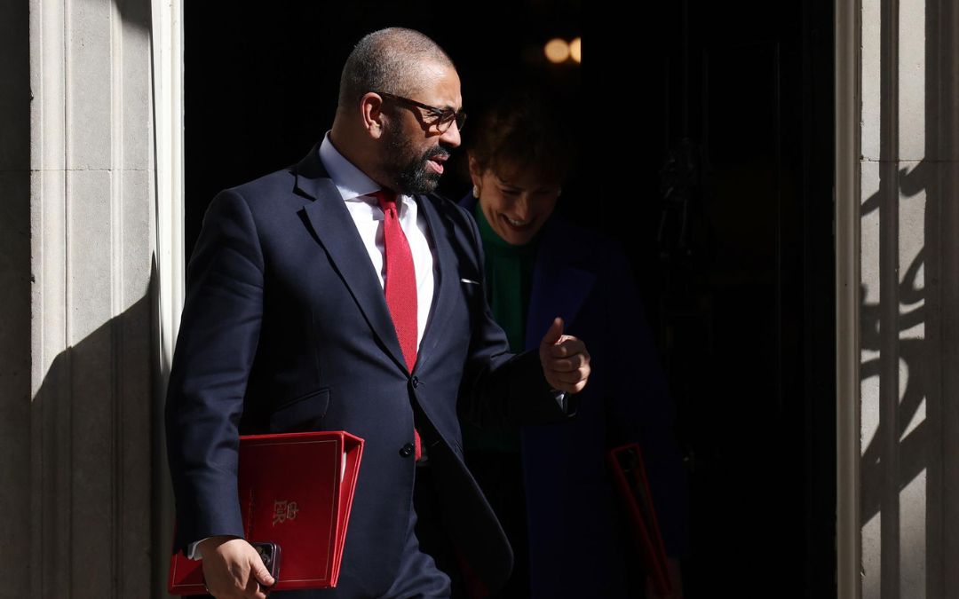 El Gobierno británico anuncia la detención de los primeros migrantes que serán deportados a Ruanda