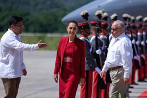 Sheinbaum llega a Petén en Guatemala para reunirse con el presidente Arévalo