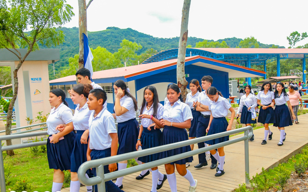 El regreso a clases saldrá más caro: precios de útiles escolares y uniformes