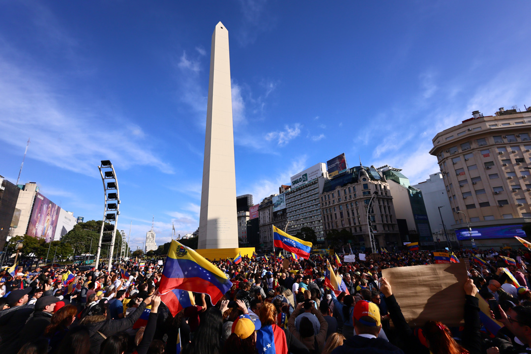 Venezolanos protestan en América y España para exigir la salida de Maduro del poder