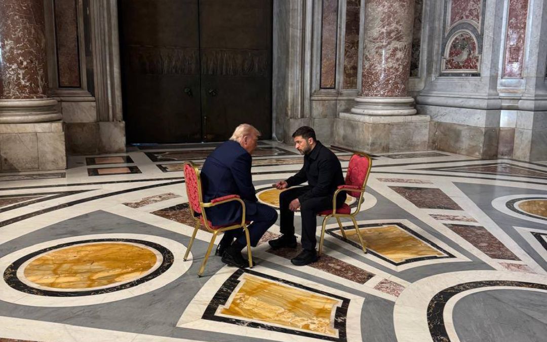 Trump y Zelenski se reúnen en Roma antes del funeral del papa Francisco