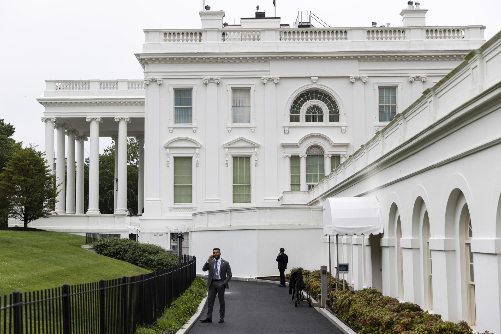 Trump señala que Irán propuso negociar en la Casa Blanca y Teherán lo niega