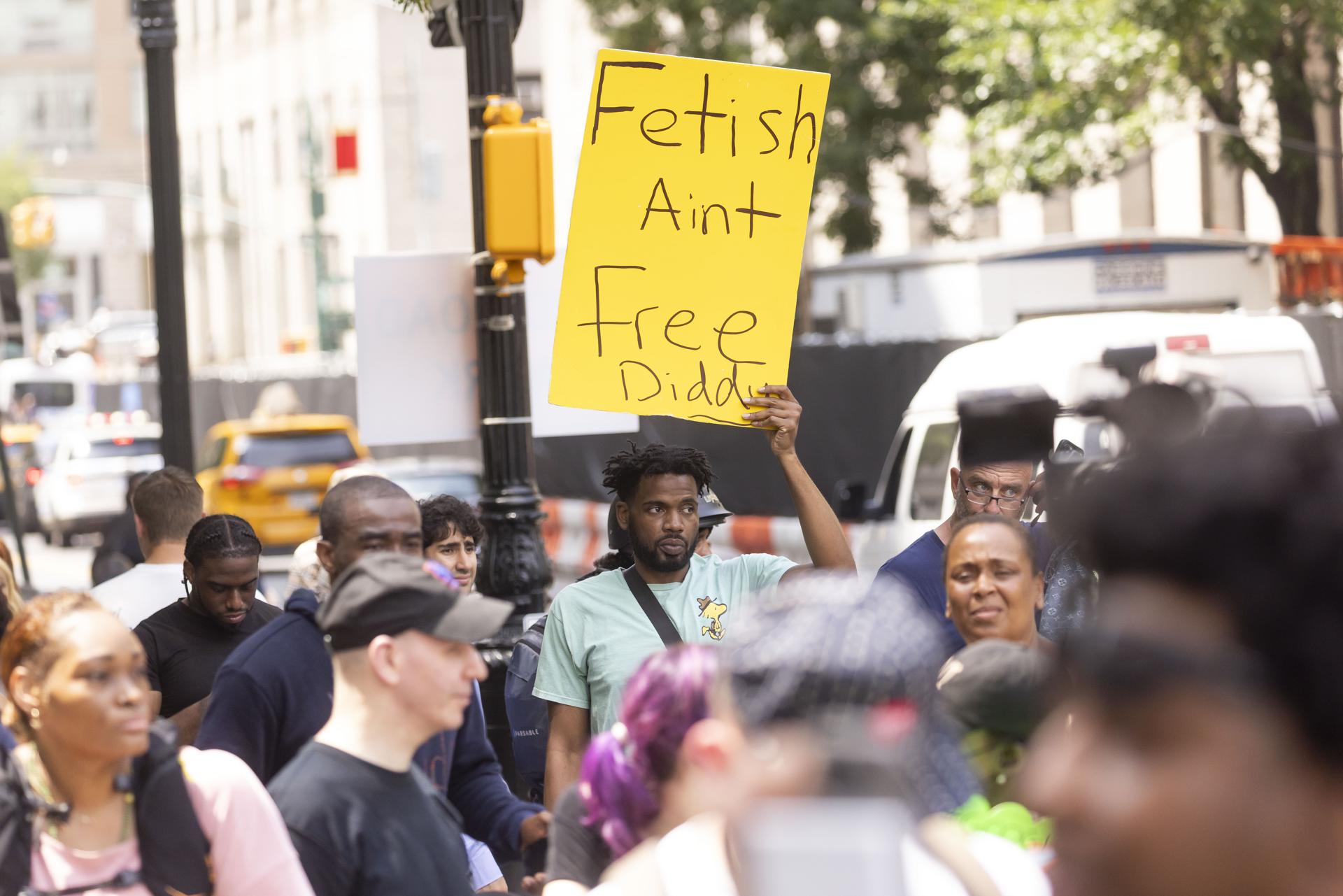 Juez deniega la libertad bajo fianza al rapero Sean Combs como pedía su defensa