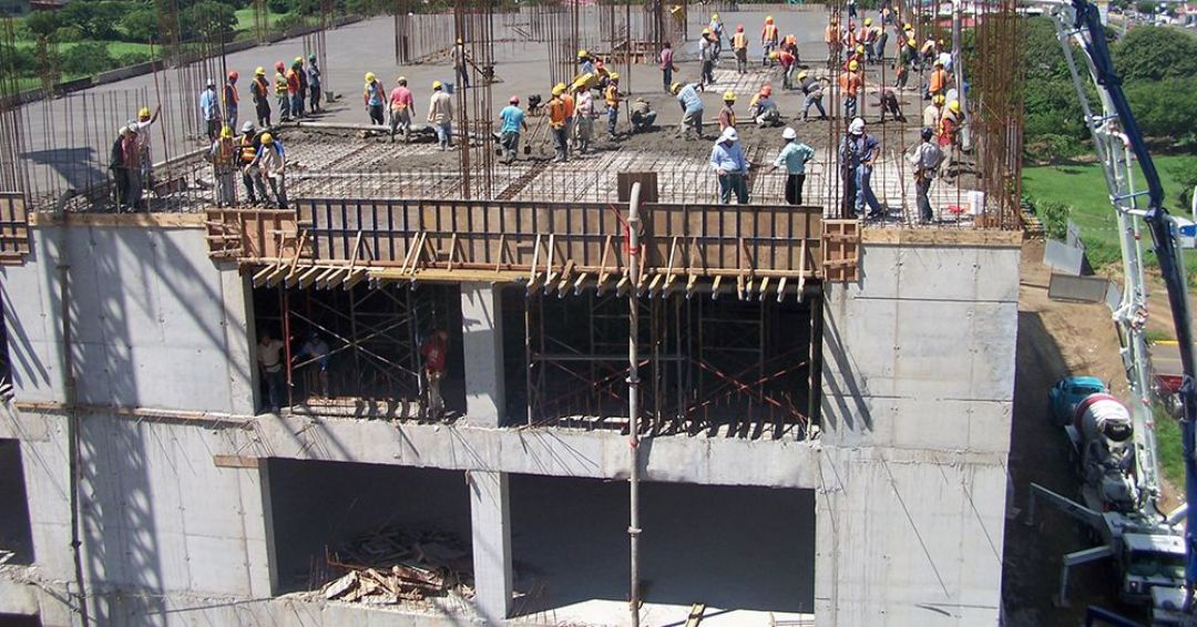 El MTI impone un fuerte aumento en los permisos de importación de materiales de construcción