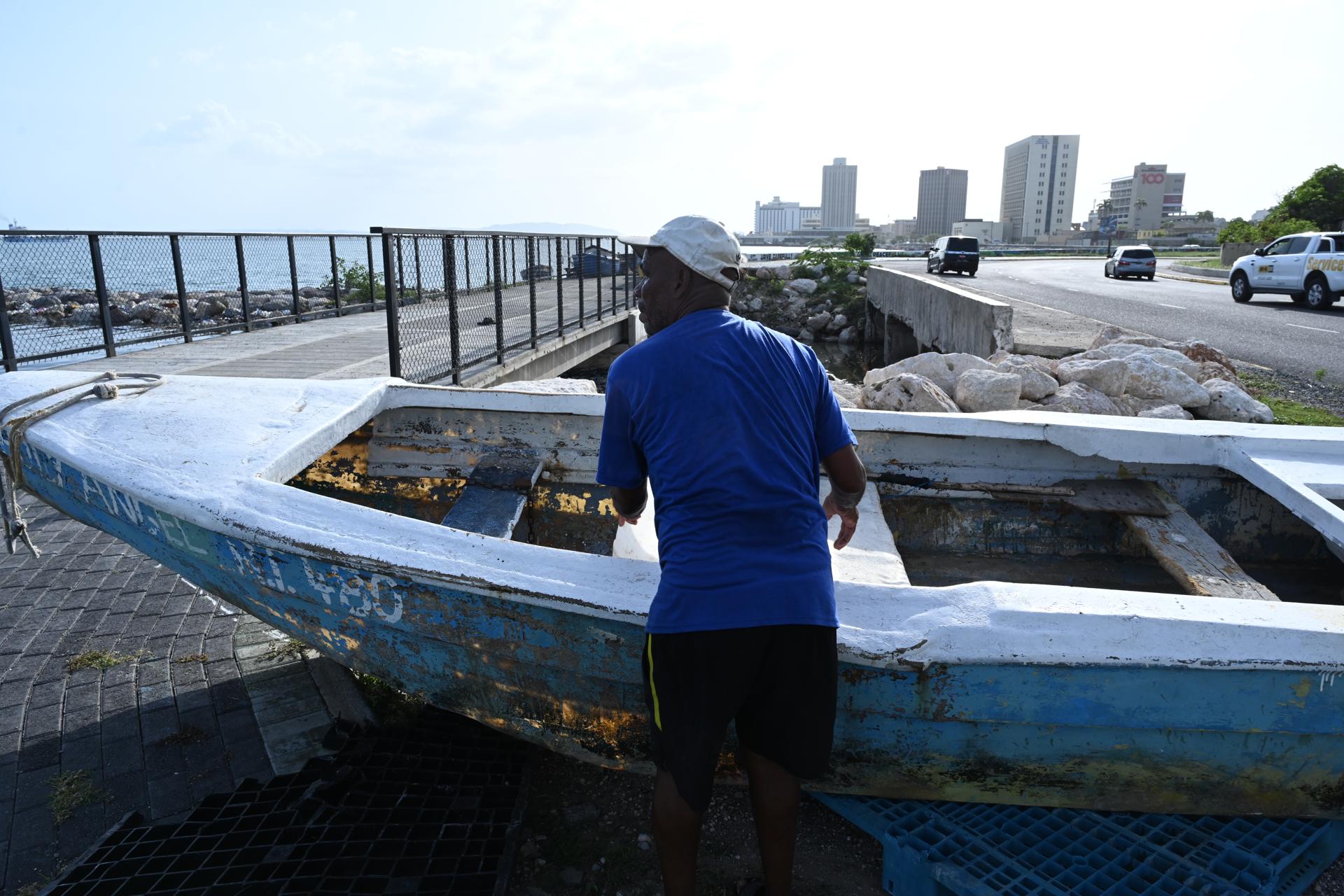 Jamaica, bajo toque de queda y estado de emergencia, ante inminente impacto de Beryl