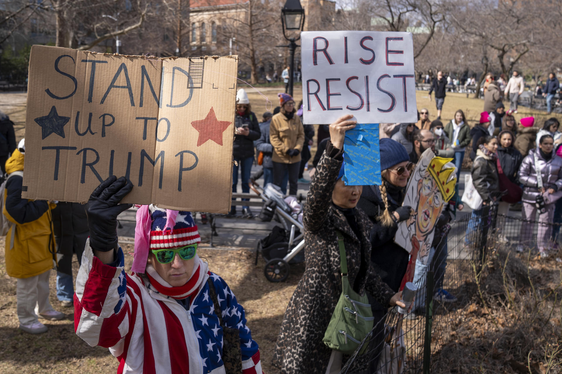 Las consignas contra Trump dominaron las manifestaciones del Día de la Mujer en EE.UU.
