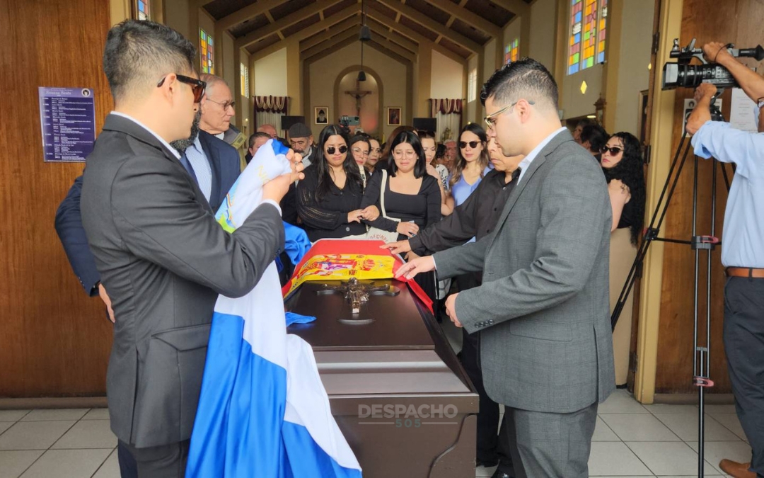Exiliados despiden a Roberto Samcam con reclamos de justicia en Costa Rica