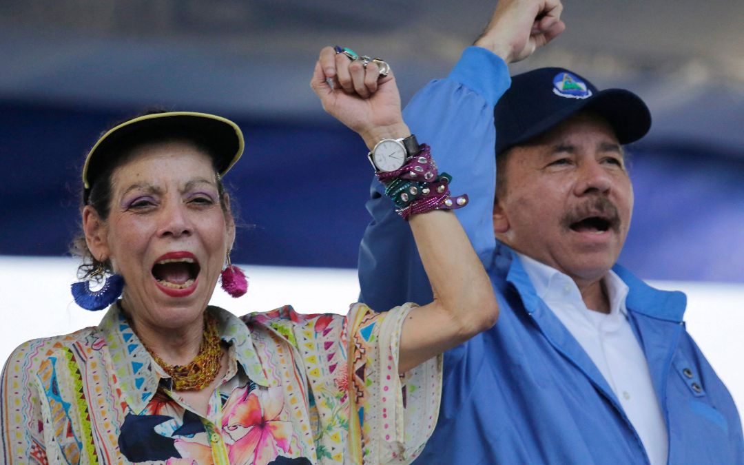 Purga política alcanza al sector privado: inician despidos ordenados desde la Presidencia