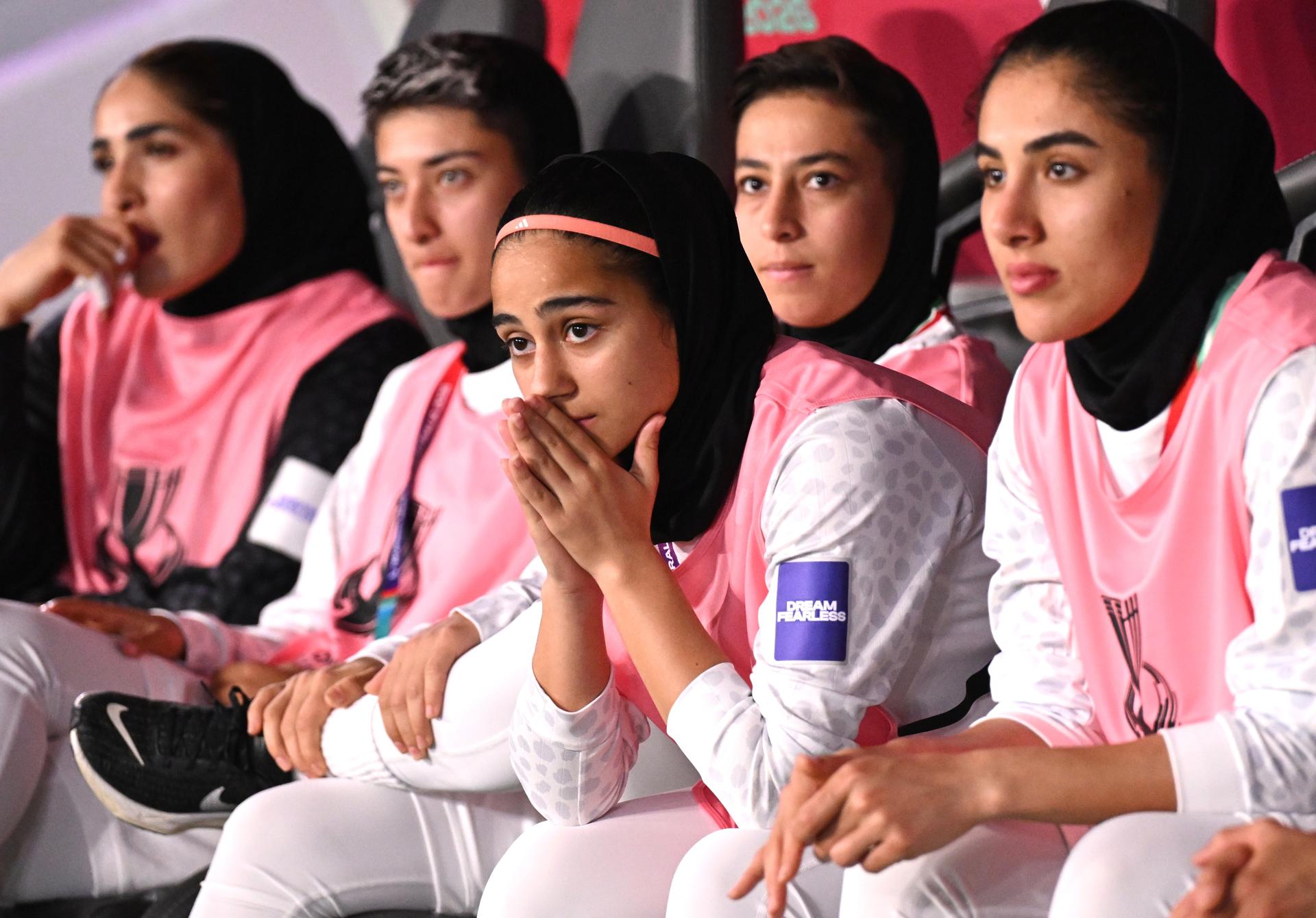 Trump pide a Australia que conceda asilo a futbolistas iraníes y ofrece refugio en EEUU