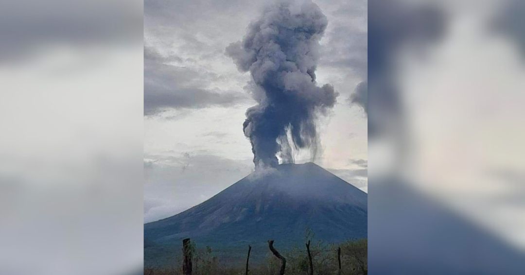 El volcán San Cristóbal expulsa gases y cenizas