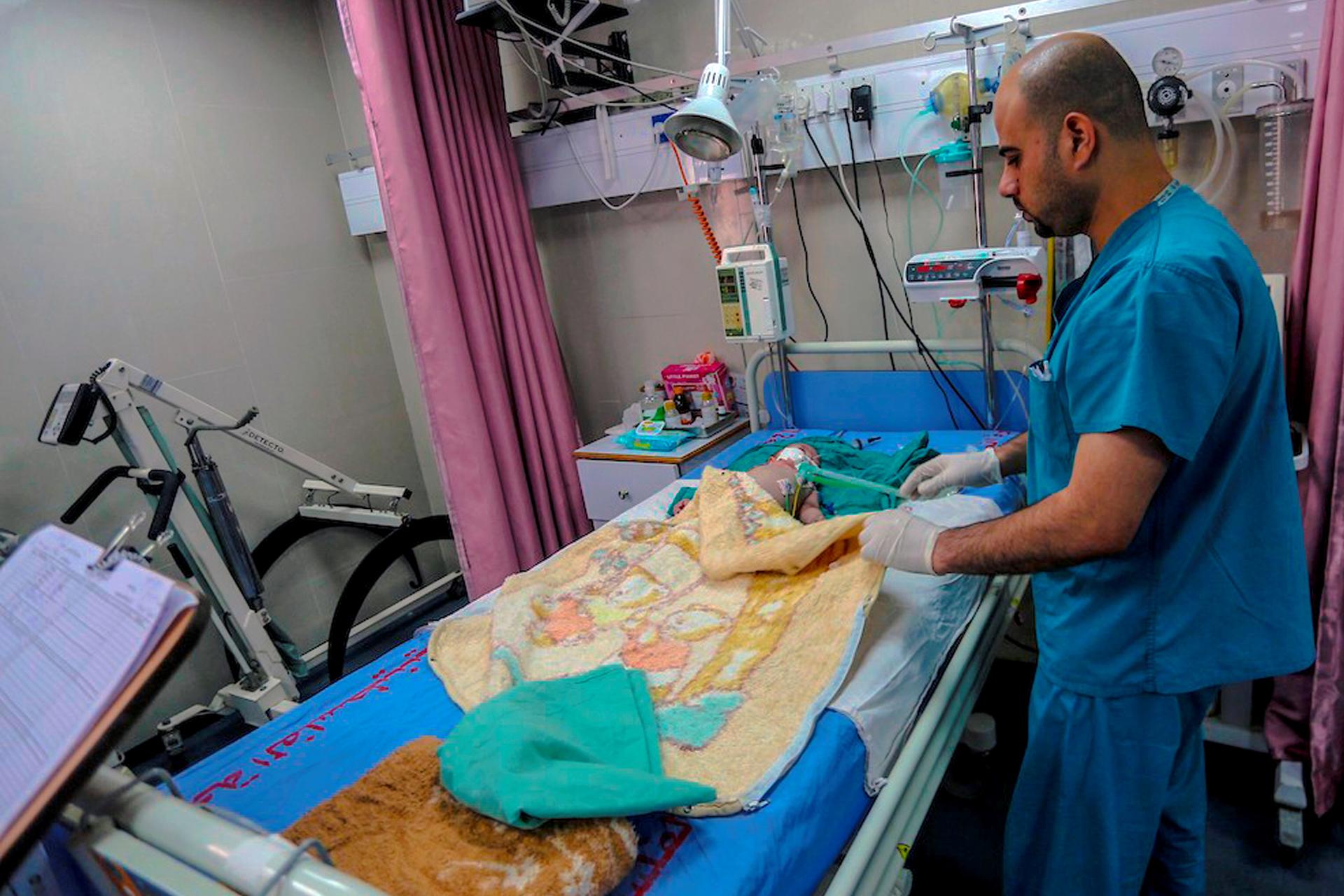 Israel bombardea el único hospital pediátrico de Gaza, según autoridades palestinas