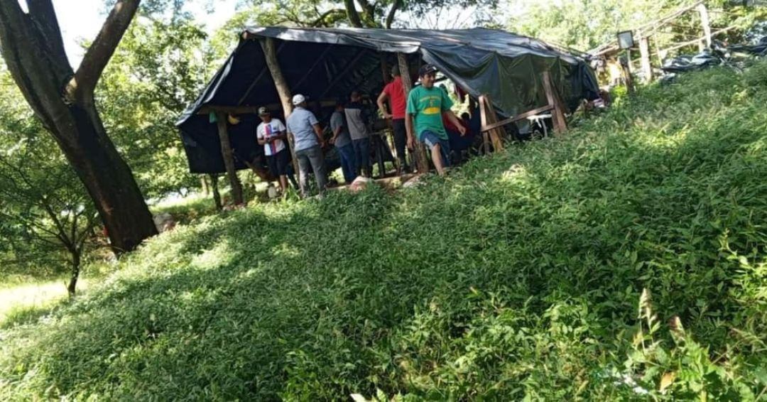 Continúa la búsqueda de un minero que quedó soterrado tras derrumbe en Chinandega