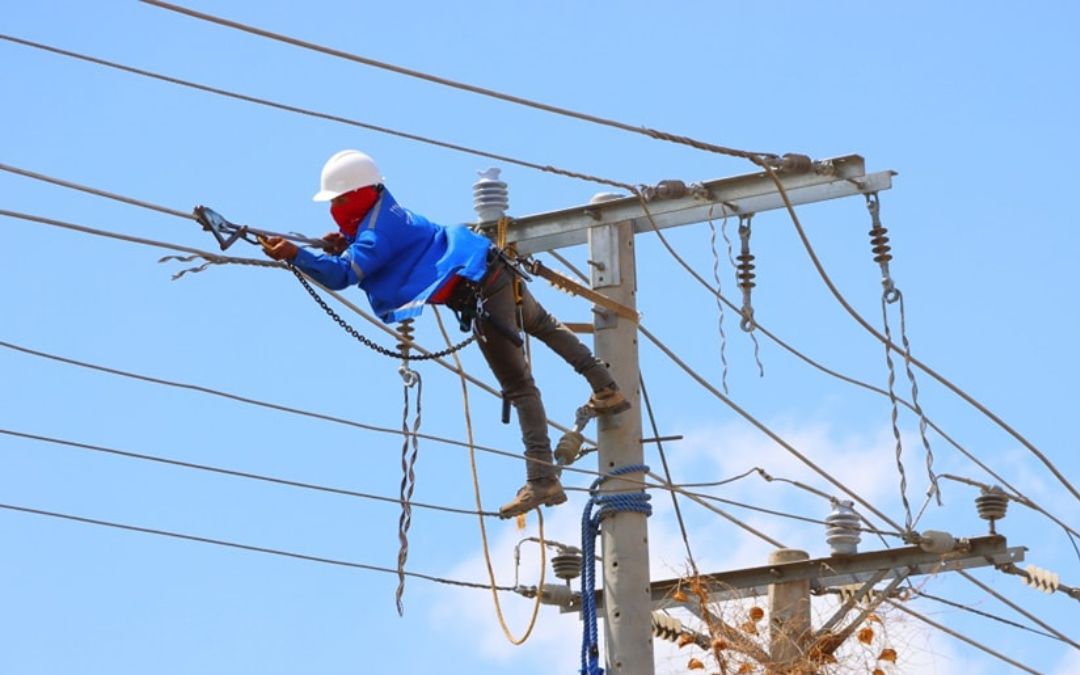 Apagones a toda hora y sin aviso agobian a los nicaragüenses: «Nadie da la cara», se quejan consumidores