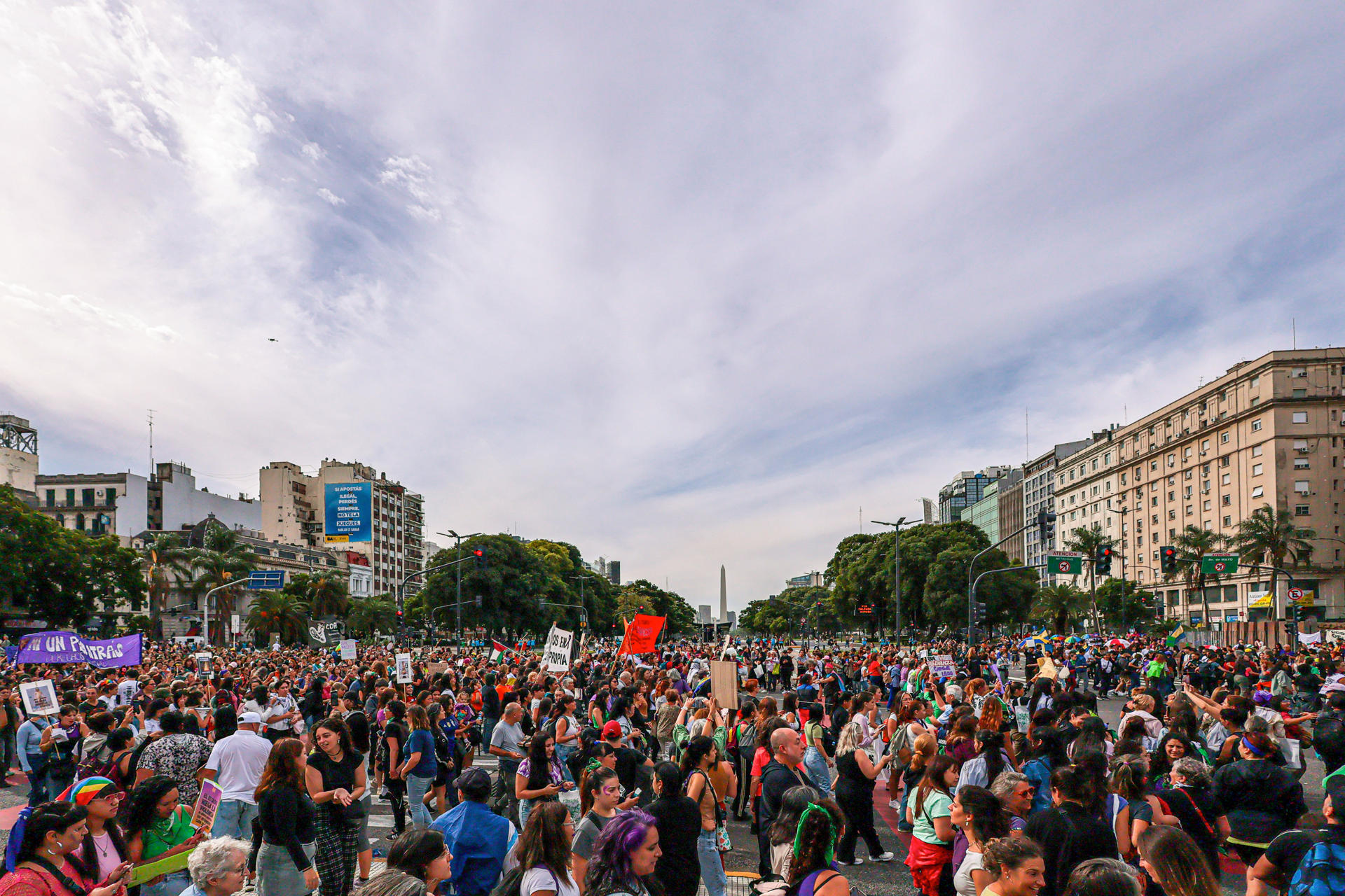 Decenas de miles de mujeres argentinas marchan «contra el fascismo y el patriarcado»
