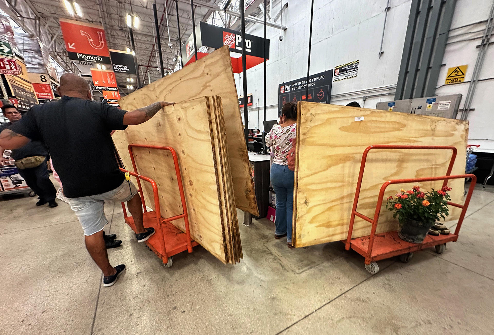 Estado Quintana Roo, en el caribe mexicano, se prepara para el impacto del huracán Beryl