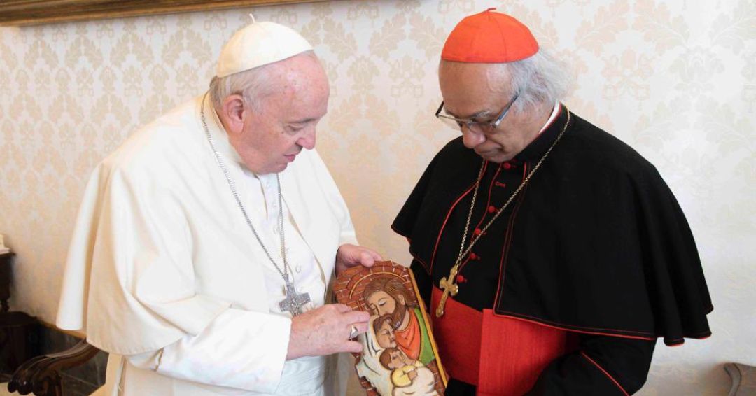 El cardenal Brenes ordena misas y repique de campanas por la muerte del Papa