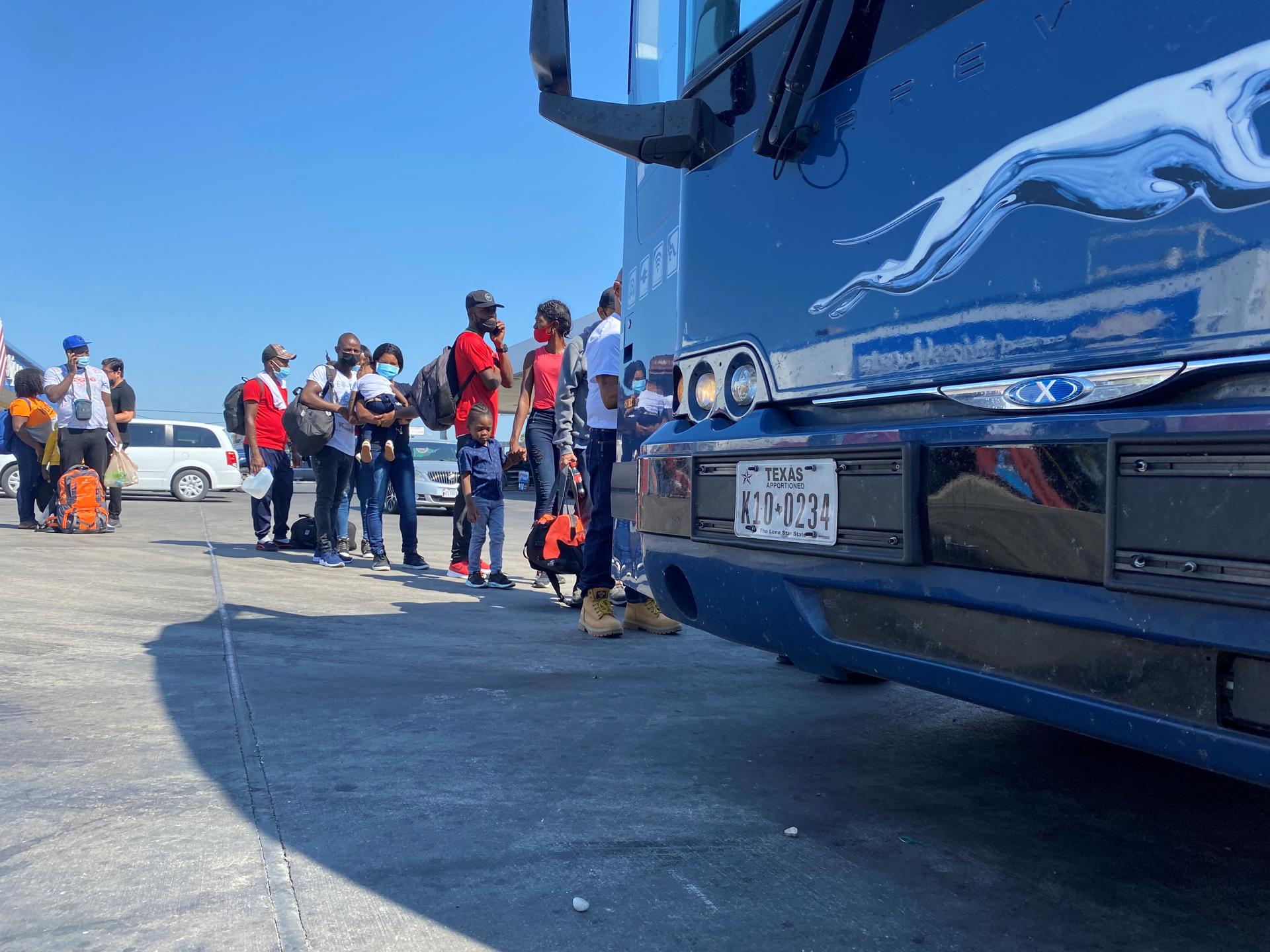 Gobernador de Florida firma leyes migratorias al gusto de Trump