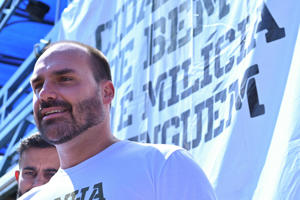 Un hijo de Bolsonaro abre la puerta a ser candidato a la Presidencia de Brasil en 2026