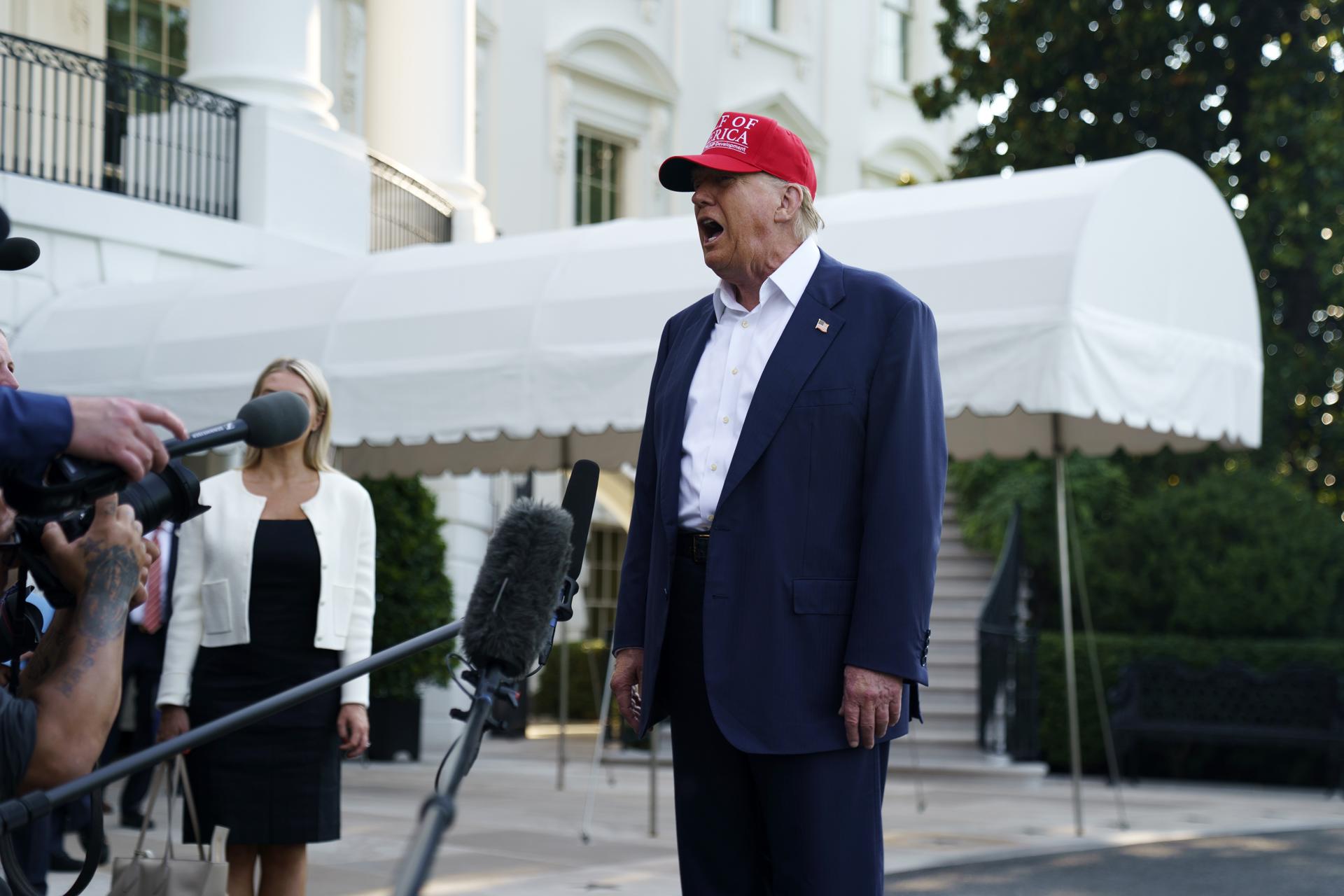 Senado de EEUU aprueba plan fiscal de Trump y lo devuelve a la Cámara Baja para voto final