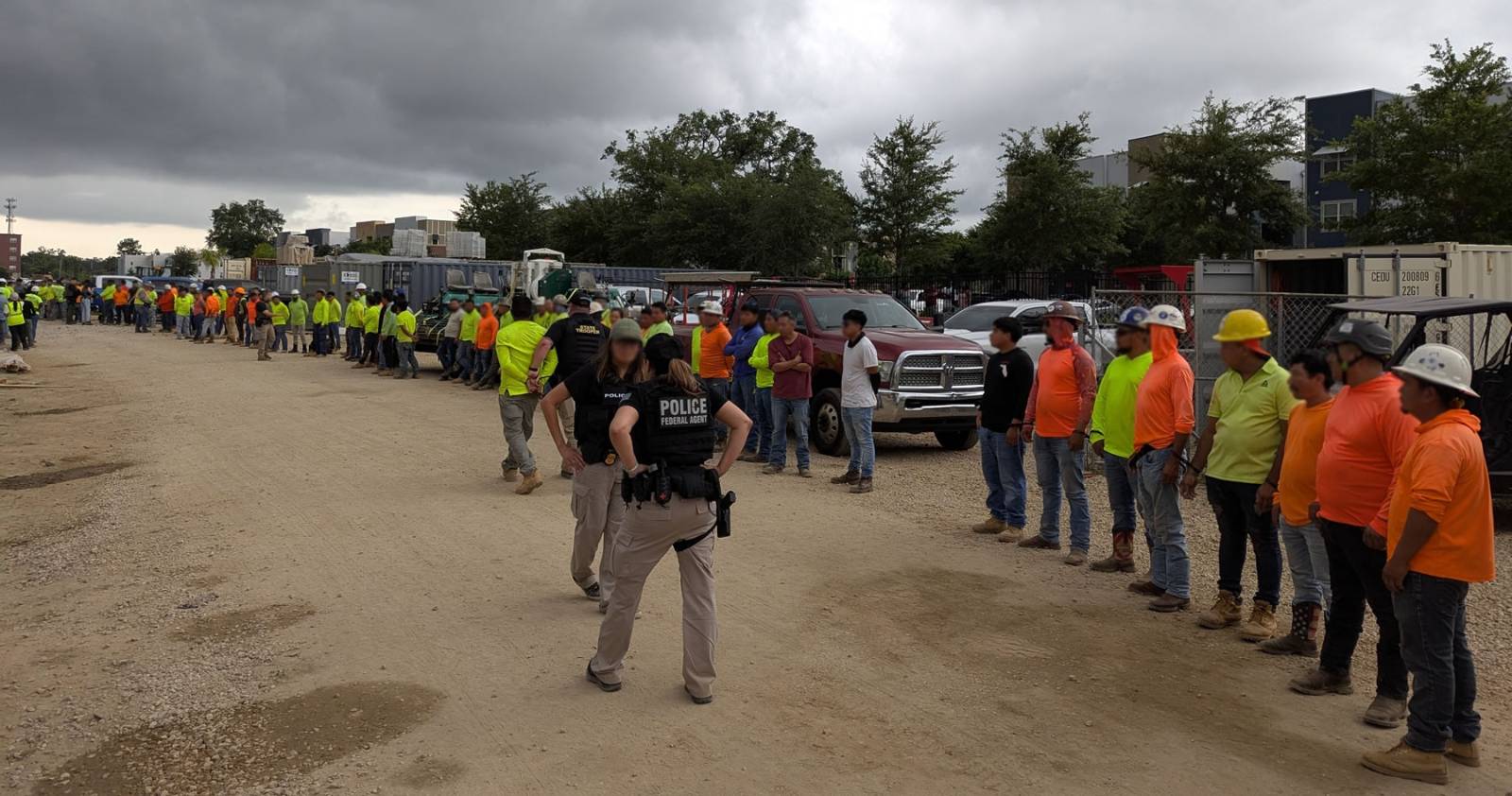 Las redadas migratorias amenazan la industria de la construcción en Estados Unidos
