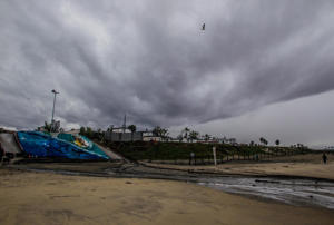 El huracán Lorena ya es tormenta tropical pero siguen lluvias fuertes en Pacífico mexicano