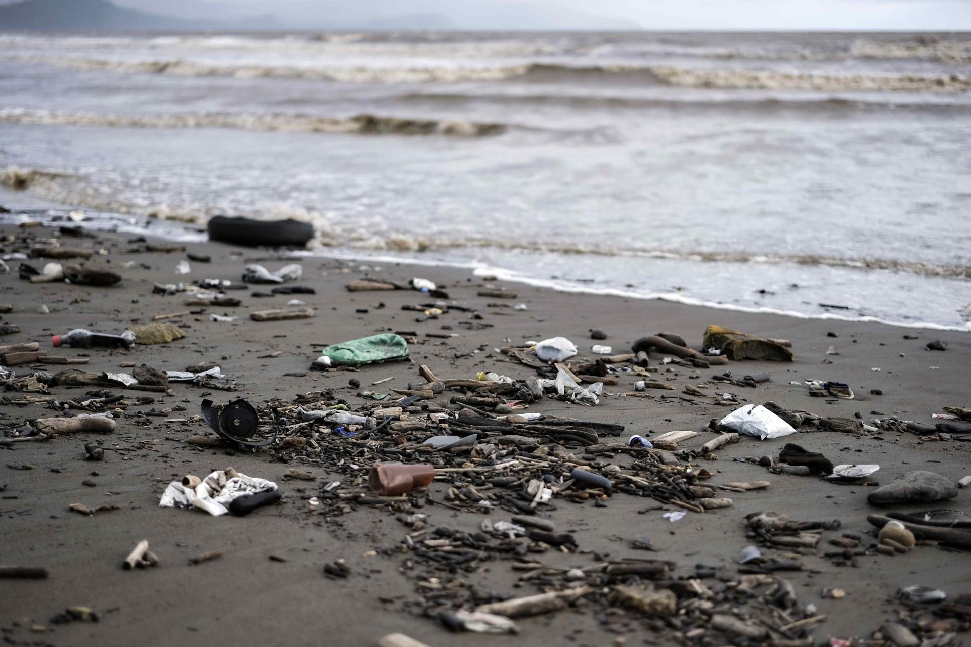 La costa del Pacífico de América Central, la más afectada por botellas de plástico