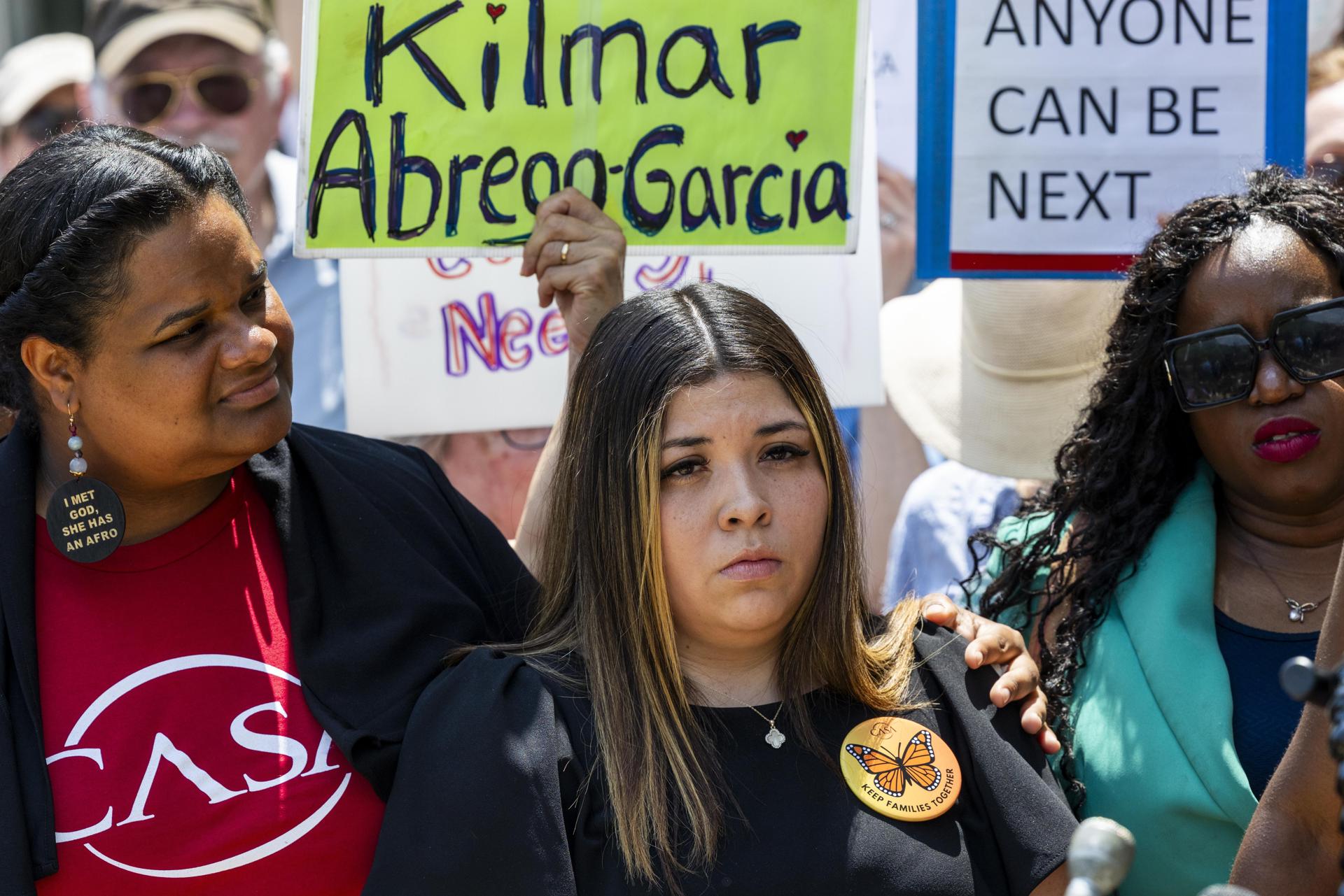 Juez ordena mantener en prisión al salvadoreño Ábrego García para evitar su deportación