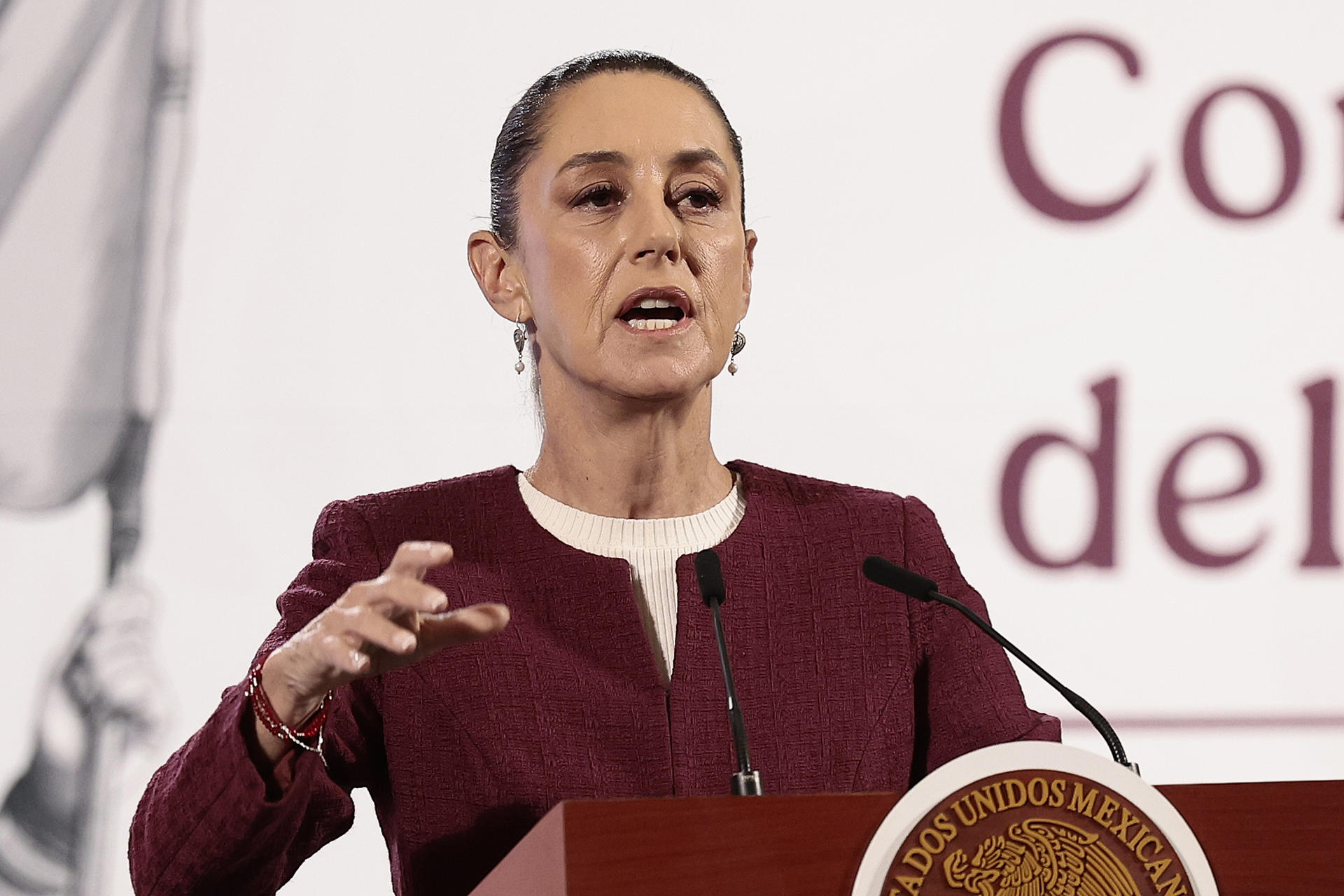 Sheinbaum critica que hay gente «en contra» del papa por su visión «muy progresista»