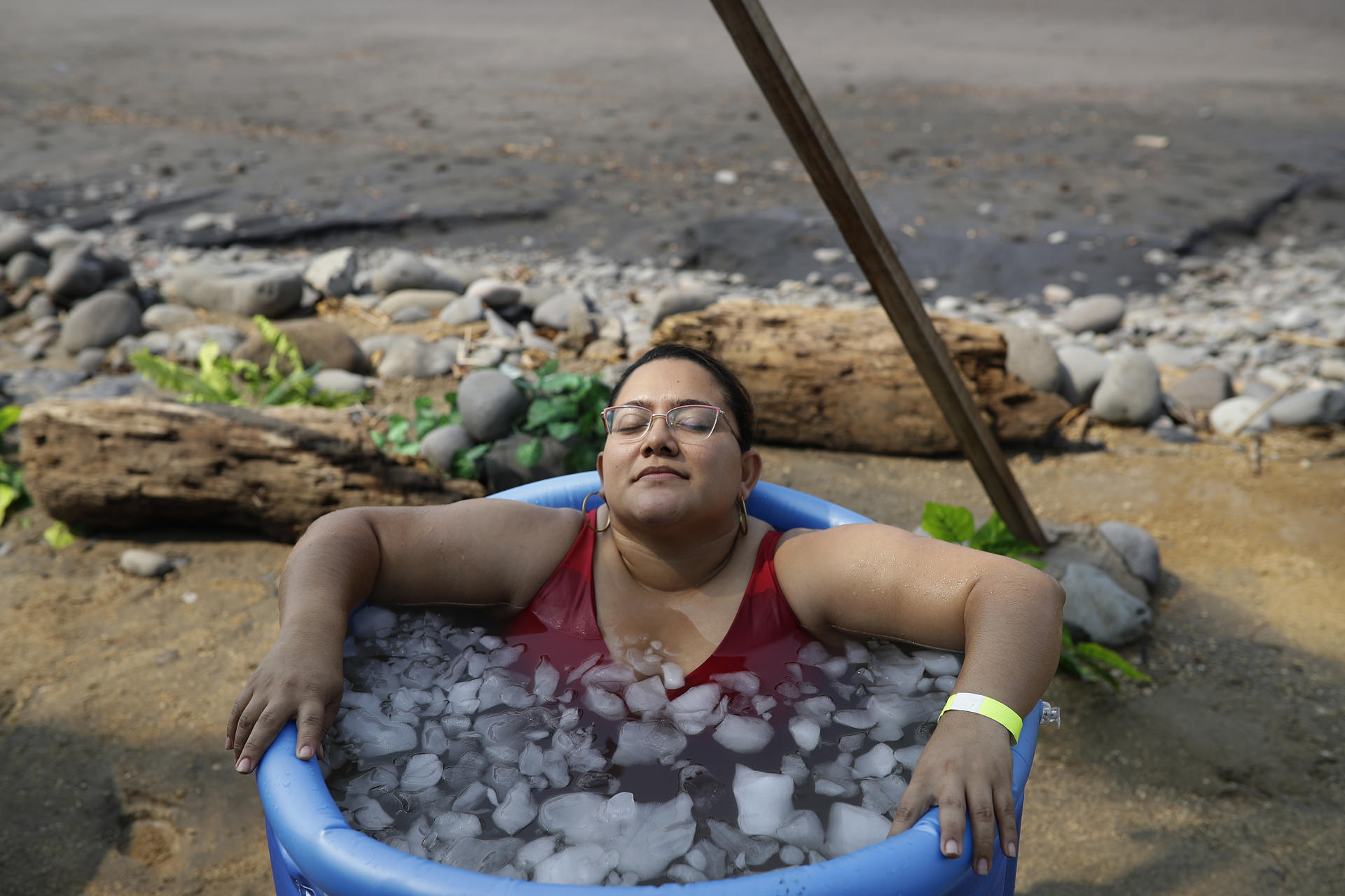 Inmersión en hielo, una novedosa experiencia en El Salvador para mejorar la salud mental