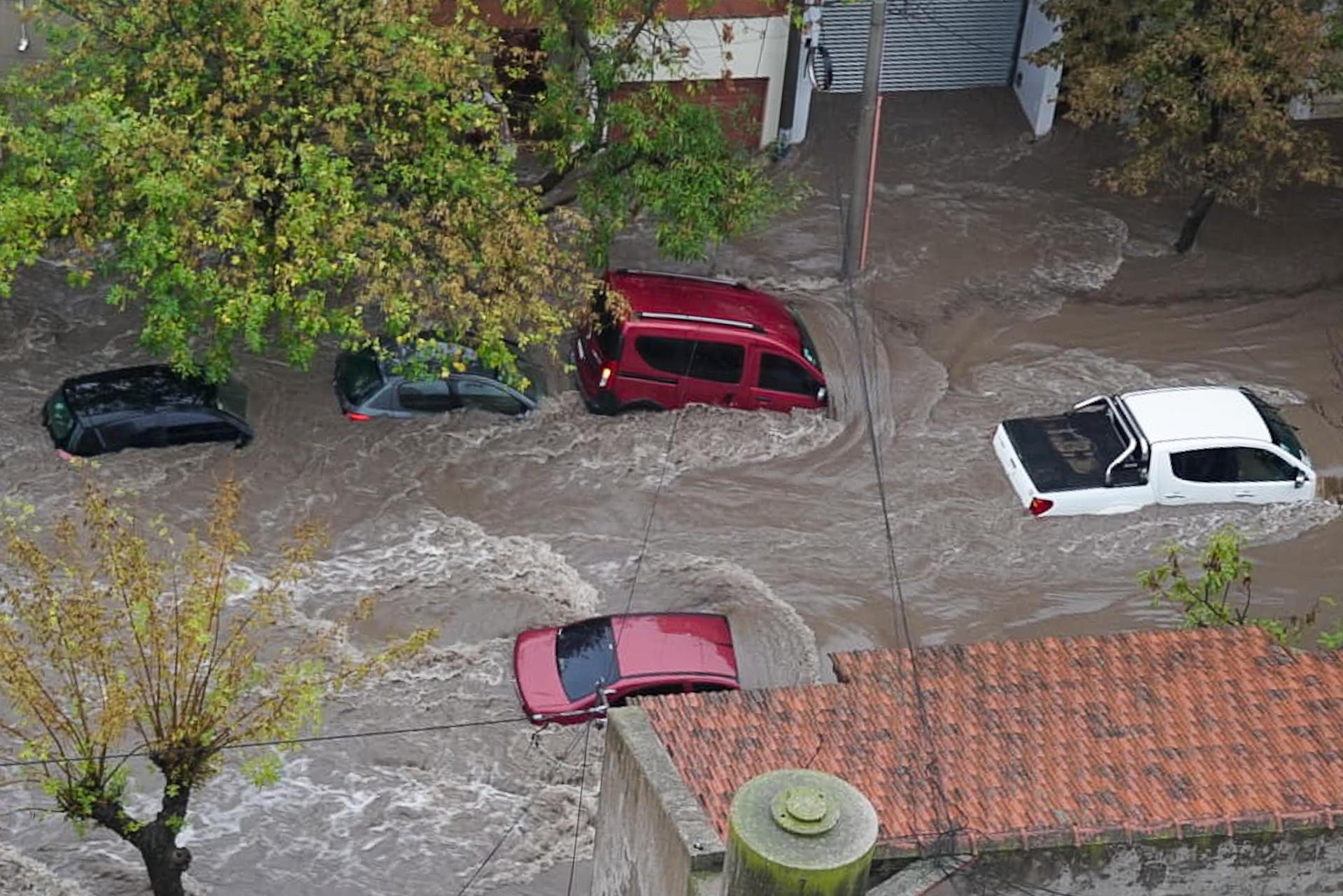 Intensas lluvias dejan bajo el agua a la ciudad argentina de Bahía Blanca
