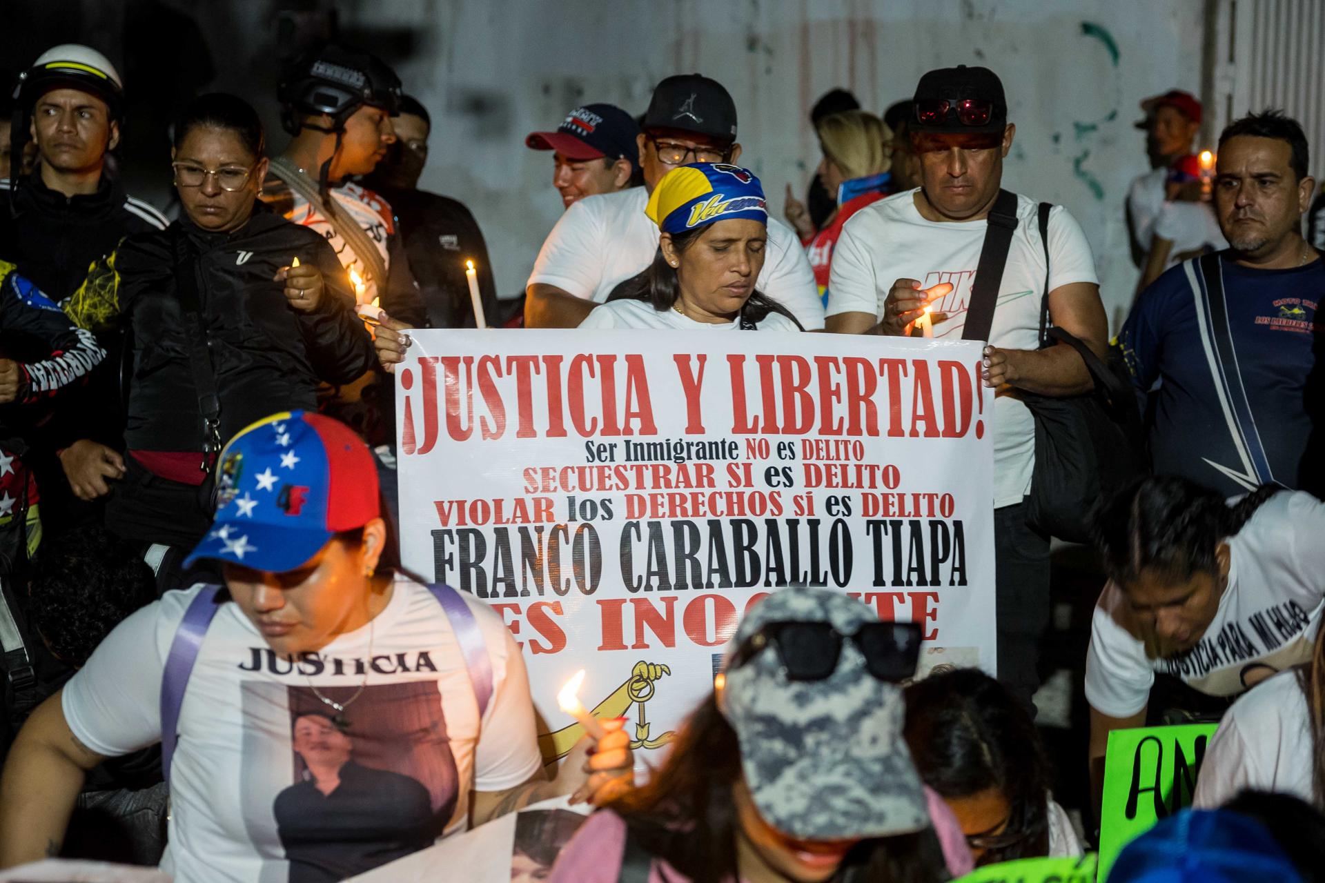 Familiares de venezolanos presos en El Salvador piden a Bukele liberar a los migrantes
