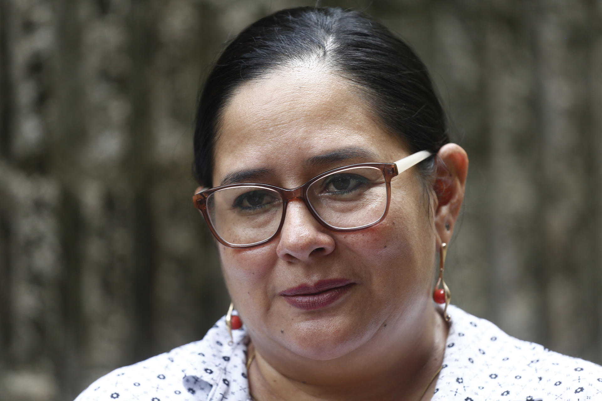 La Fiscalía salvadoreña presenta acusación contra defensora de derechos entre hermetismo