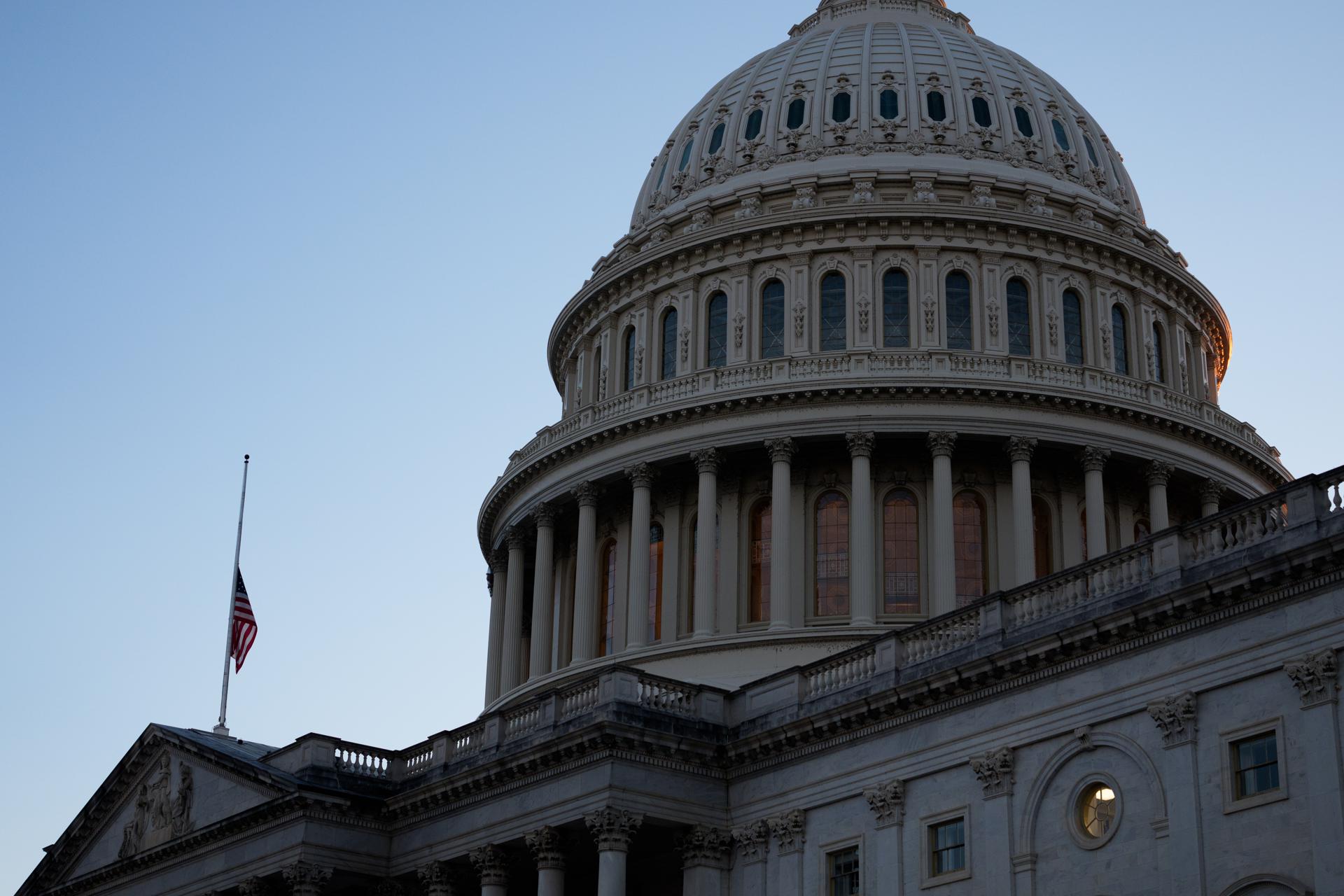 Senado consigue la mayoría de votos necesarios para proceder a reabrir el gobierno de EEUU