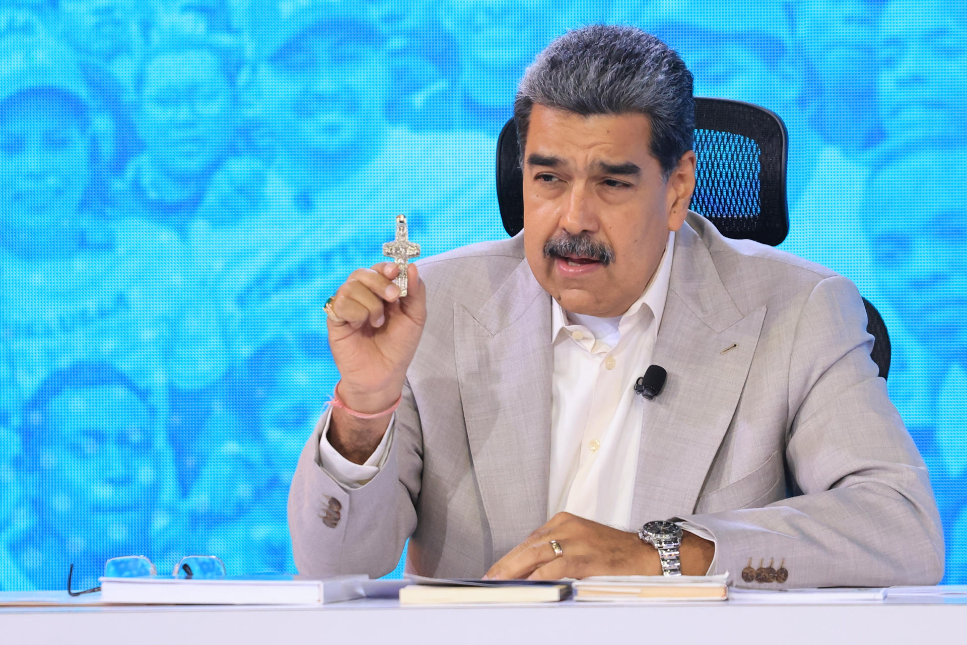 Nicolás Maduro prohíbe por 30 días la compra, venta y uso de drones en todo el país