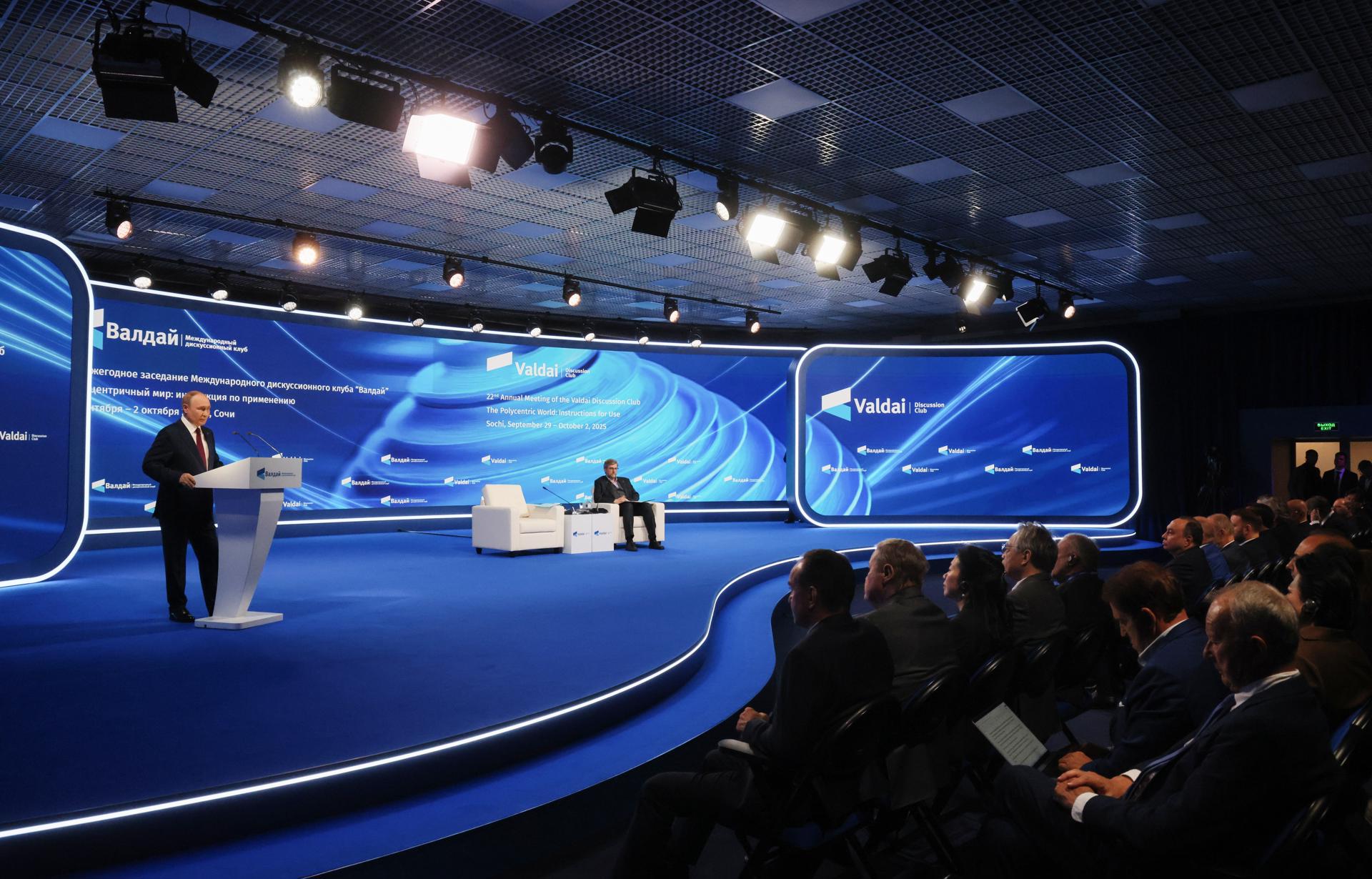 Putin responde a Trump que Rusia no es un «tigre de papel» y enumera logros en el frente
