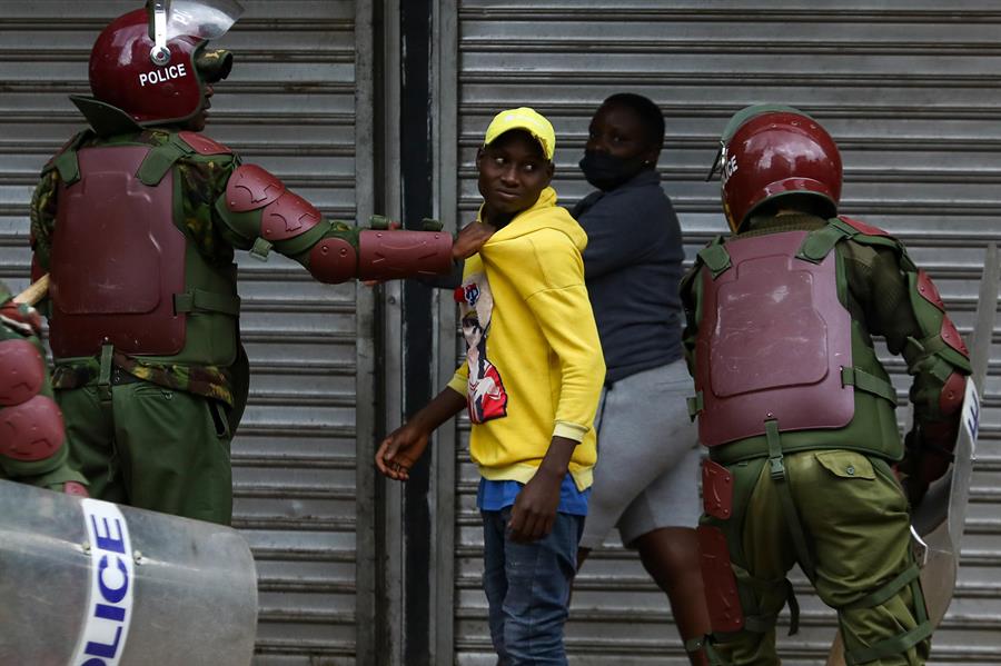 La Policía dispara en Nairobi munición real y gases lacrimógenos contra los manifestantes