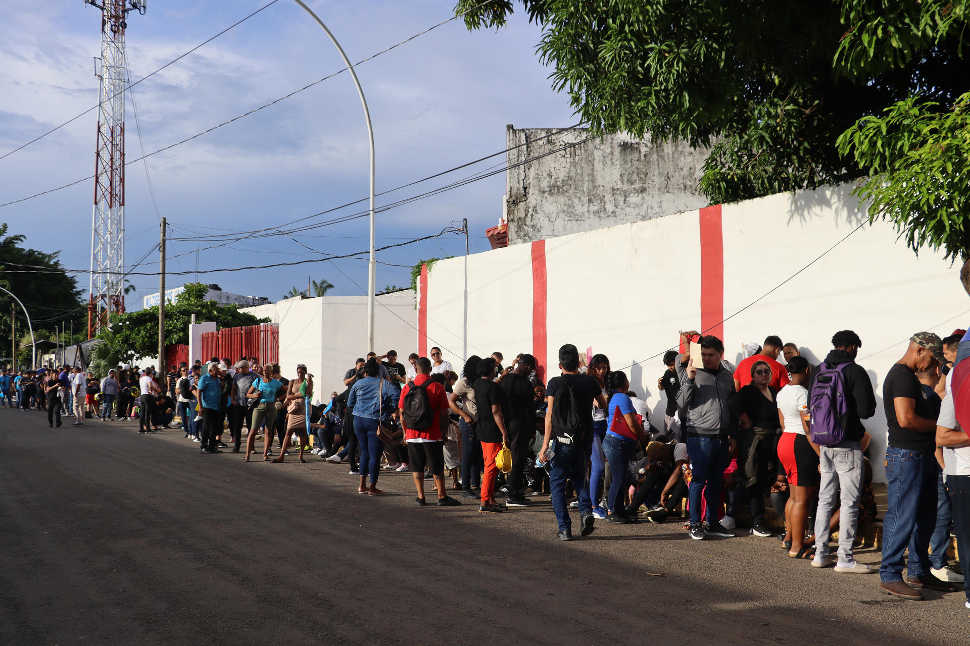 Cientos de migrantes usan el corredor emergente del Gobierno de México para llegar a EEUU