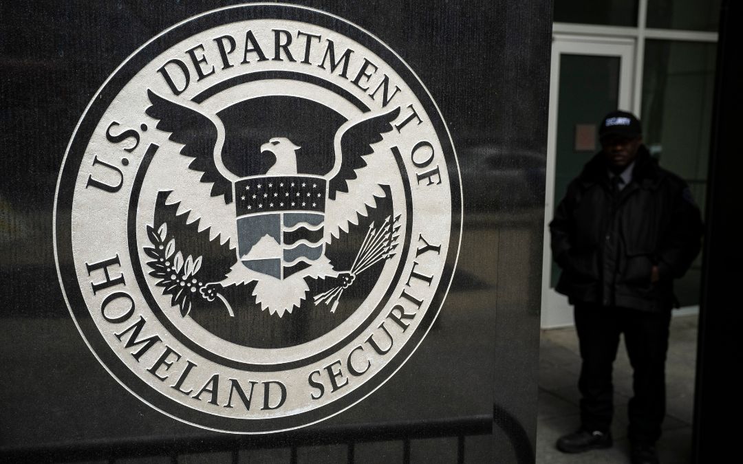 Estados Unidos ofrece  mil dólares a los inmigrantes que se autodeporten